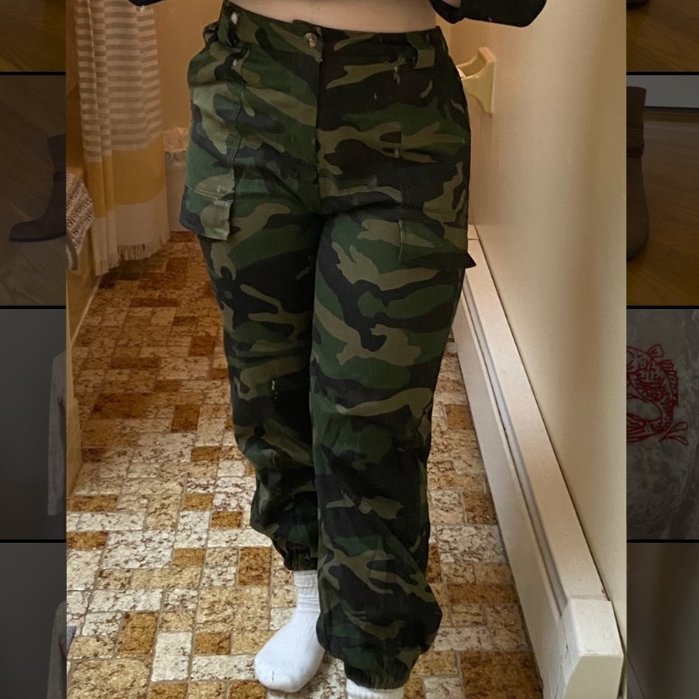ROMWE camo cargo pants, L